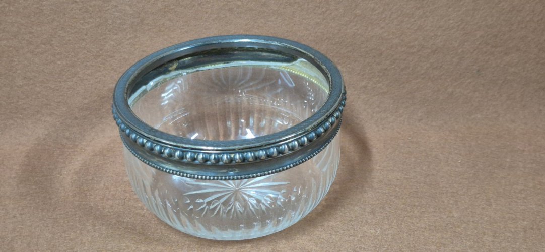COUPE VIDE POCHE EN VERRE ET BORDS EN ARGENT POINCON MINERVE