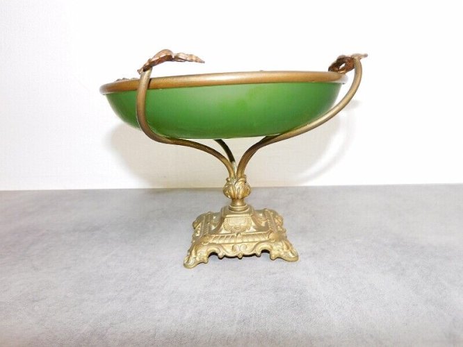 COUPE VIDE POCHE EN VERRE VERT DECOR D'UN PEINTRE MONTURE EN BRONZE