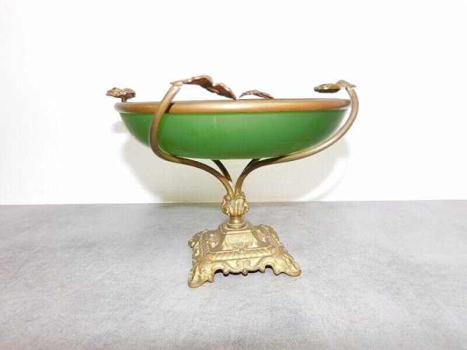 COUPE VIDE POCHE EN VERRE VERT DECOR D'UN PEINTRE MONTURE EN BRONZE