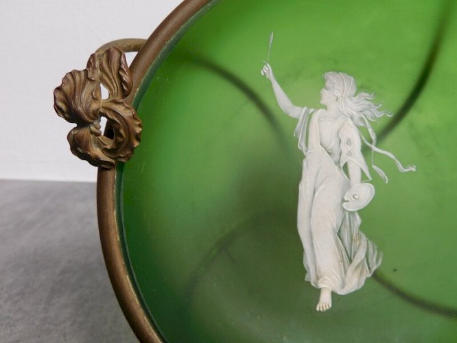 COUPE VIDE POCHE EN VERRE VERT DECOR D'UN PEINTRE MONTURE EN BRONZE