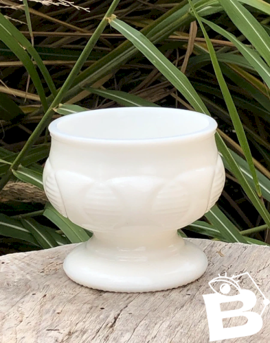 Coupe vintage blanche en opaline