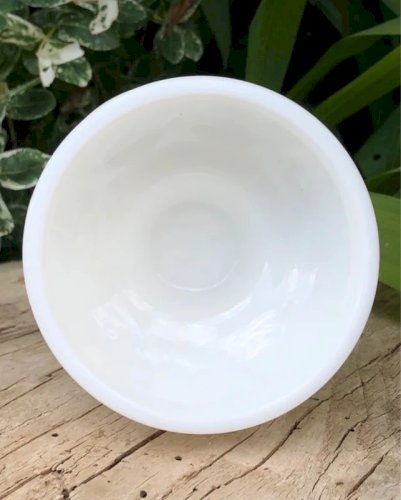 Coupe vintage blanche en opaline