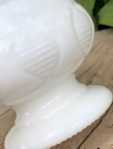 Coupe vintage blanche en opaline