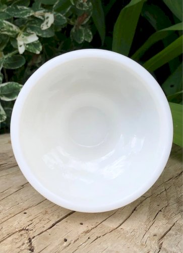 Coupe vintage blanche en opaline