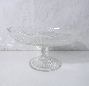 Antique pressed glass dish – Belle Époque – 17 cm