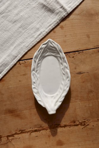 Coupelle ancienne feuille en barbotine blanche anglaise