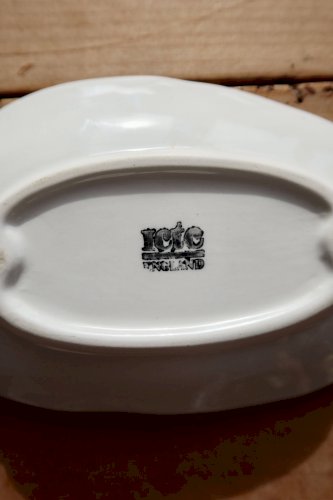 Coupelle ancienne feuille en barbotine blanche anglaise