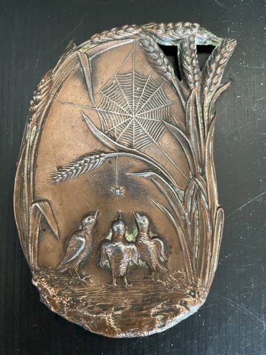 Coupelle vide-poche  en régule à décor d'oisillons