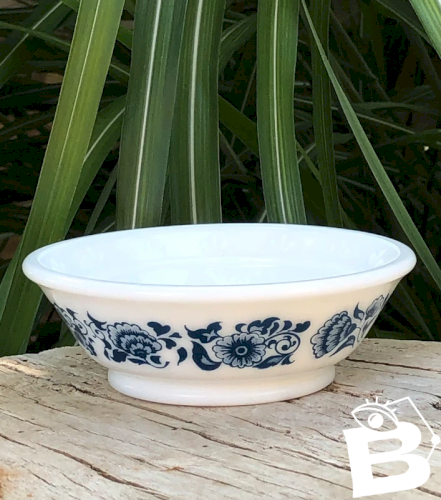 Coupelle vintage Avon en opaline motifs fleurs bleues