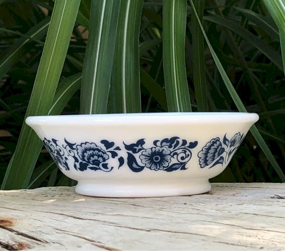 Coupelle vintage Avon en opaline motifs fleurs bleues