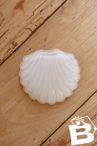 Coupelle vintage coquillage en verre moulé blanc
