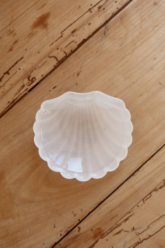 Coupelle vintage coquillage en verre moulé blanc