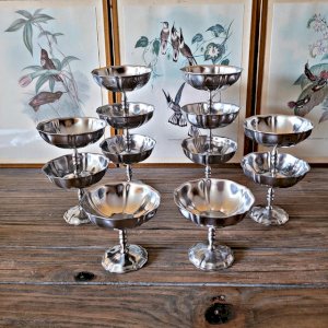 Coupelles / coupes à glaces vintage en inox, forme de fleur