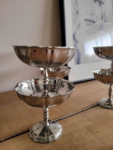 Coupelles fleurs en inox vintage