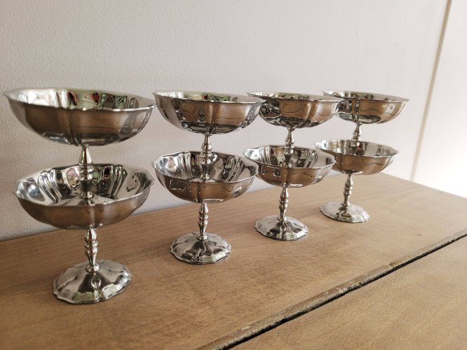 Coupelles fleurs en inox vintage