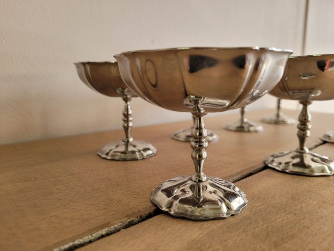 Coupelles fleurs en inox vintage