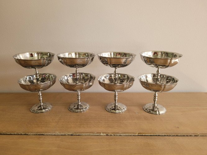 Coupelles fleurs en inox vintage