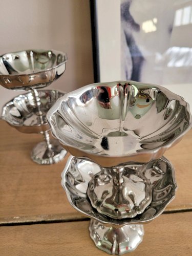 Coupelles fleurs en inox vintage