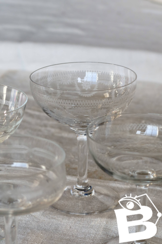 Coupes à champagne vintage dépareillées en cristal taillé