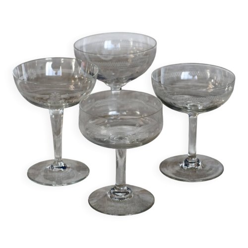 Coupes à champagne vintage dépareillées en cristal taillé