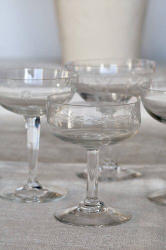 Coupes à champagne vintage dépareillées en cristal taillé