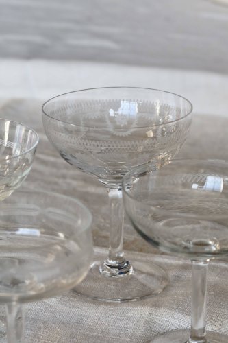 Coupes à champagne vintage dépareillées en cristal taillé