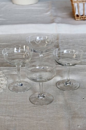 Coupes à champagne vintage dépareillées en cristal taillé
