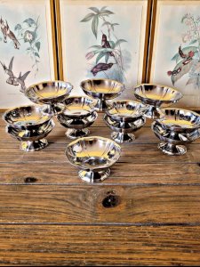 Stainless steel ice cream bowls by Guy Degrenne, low flower-shaped bowls.