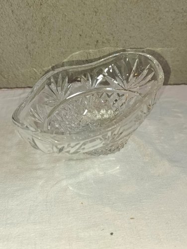 coupe/vide poche en cristal taillé en bon etat