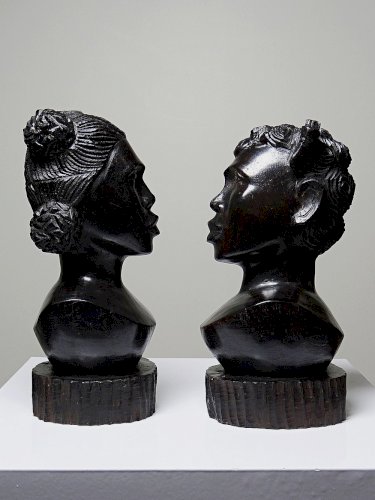 Couple de bustes Malgaches bois exotique foncé sculpté artisanat années 40-70