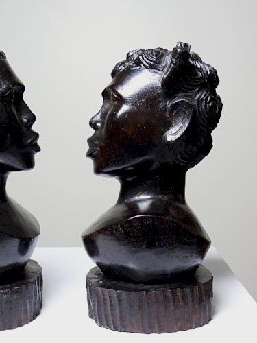 Couple de bustes Malgaches bois exotique foncé sculpté artisanat années 40-70