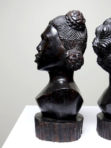 Couple de bustes Malgaches bois exotique foncé sculpté artisanat années 40-70