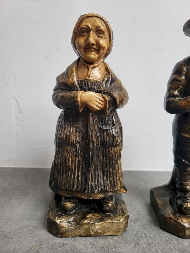 COUPLE DE PERSONNAGES EN PLATRE SIGNE