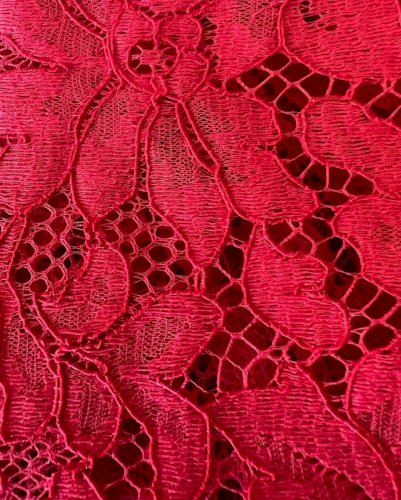 Coupon dentelle de calais rouge Neuf 4,26 m vintage vers 1950 Maison Darquer