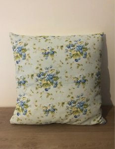 Removable cushion with purple flower patterns