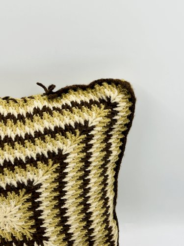 Coussin en crochet vintage années 70