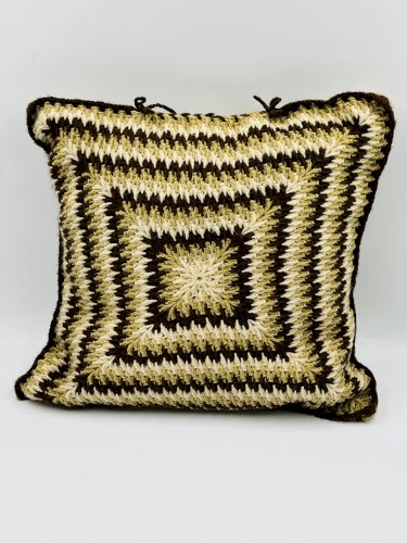 Coussin en crochet vintage années 70
