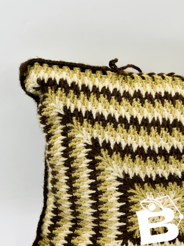 Coussin en crochet vintage années 70