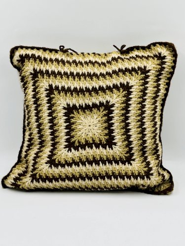 Coussin en crochet vintage années 70