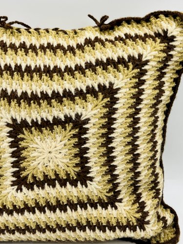 Coussin en crochet vintage années 70