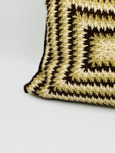 Coussin en crochet vintage années 70