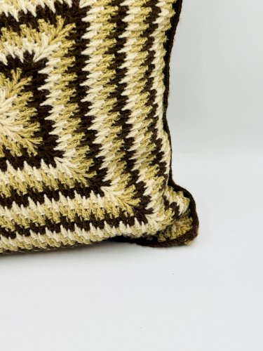 Coussin en crochet vintage années 70