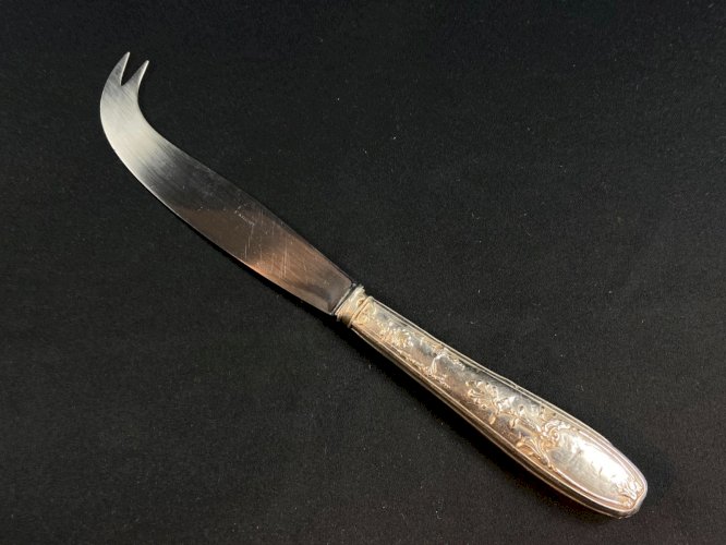 Couteau à fromage de style Restauration manche en argent