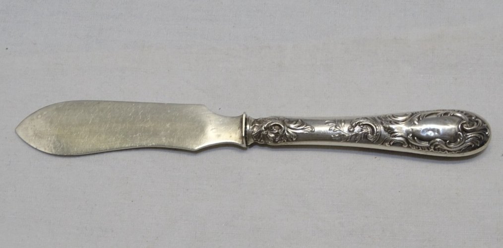 -COUTEAU DE SERVICE A BEURRE /FROMAGE St. L XV  ROCAILLE ARGENT Minerve D