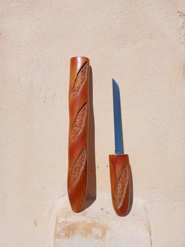Couteau trompe-œil baguette de pain en bois de pitchpin 