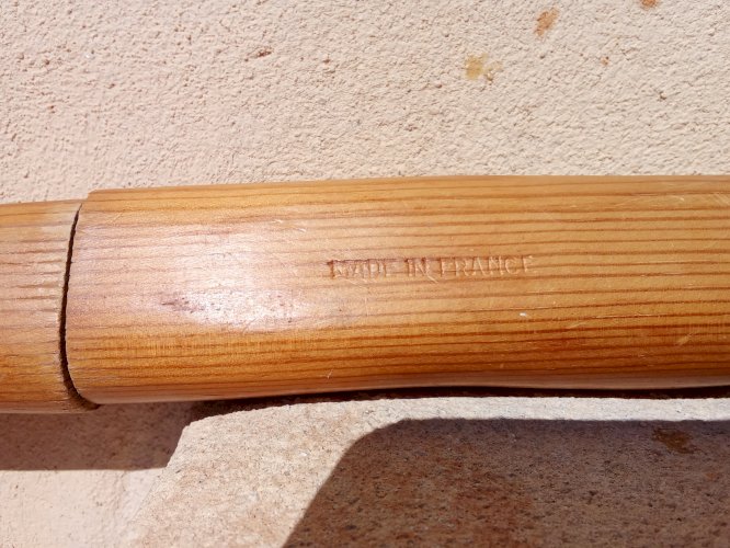 Couteau trompe-œil baguette de pain en bois de pitchpin 