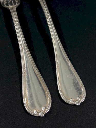 Couvert à entremets métal argenté style Louis XVI signé Christofle modèle Rubans