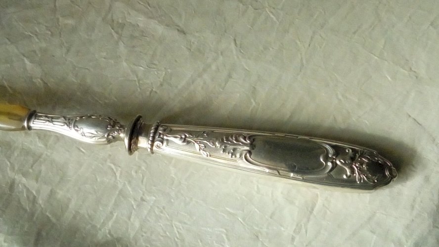 COUVERTS A SALADE EN META ARGENT FOURE ET CORNE STYLE LOUIS XVI FIN 19 éme**