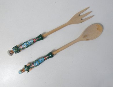 couverts à salade vintage en bois tourné peint main folk art artisanal