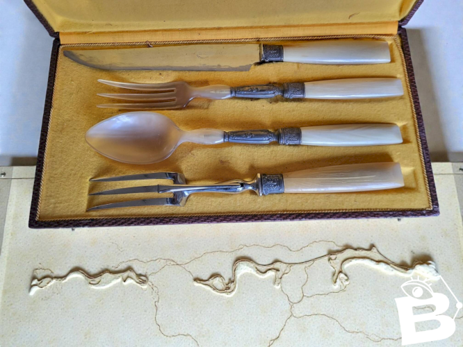 Couverts Gigot / Salade en bakélite